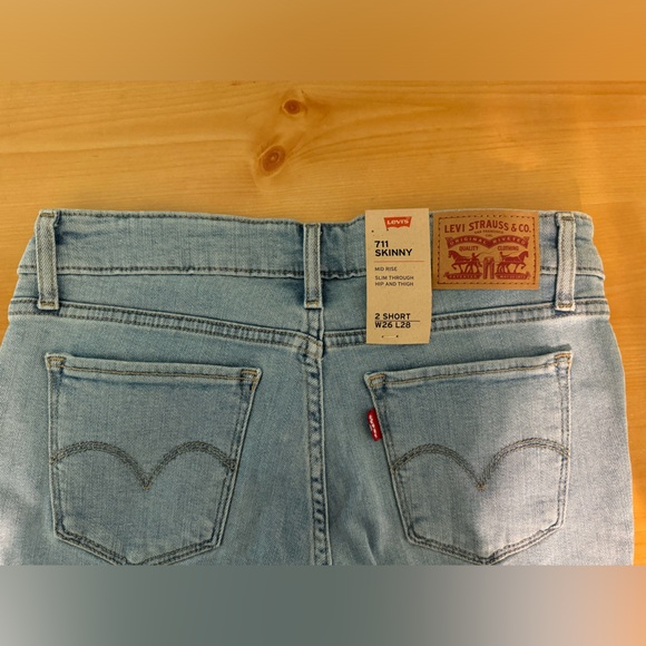 Levi’s Midrise Sculpt Jeans - Picture 2 of 4